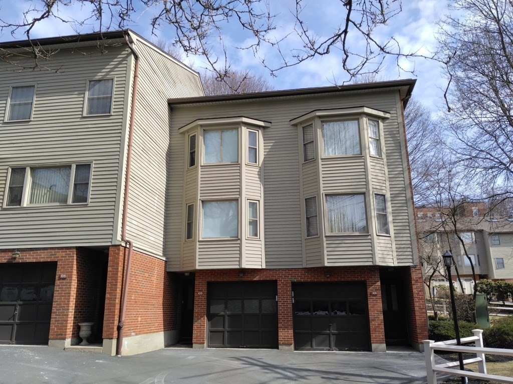105 Beaconsfield Road, Unit 105 Brookline, MA 02445 - Photo 1 of 14