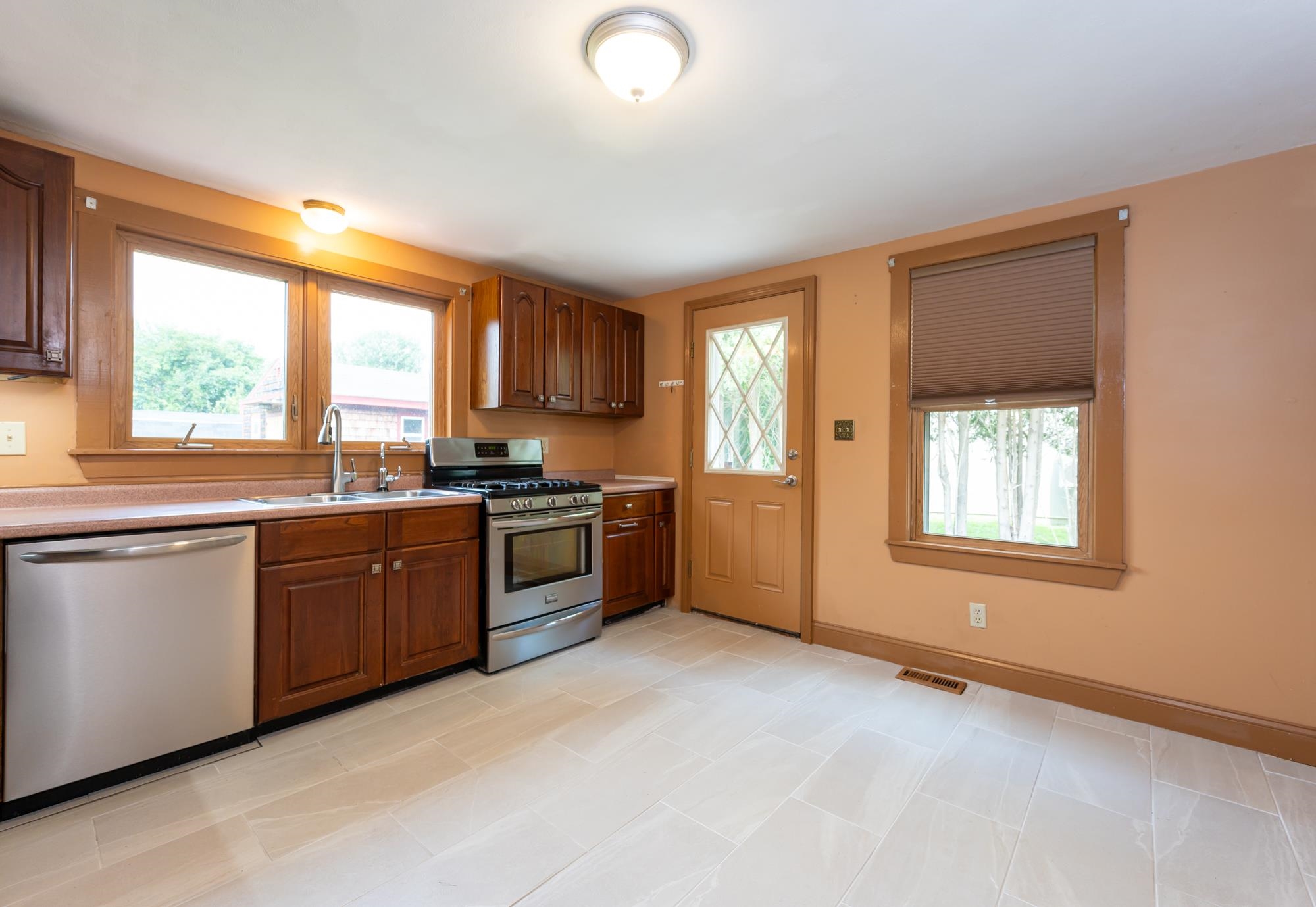 117 Court Street Exeter, NH 03833 - Photo 34 of 36