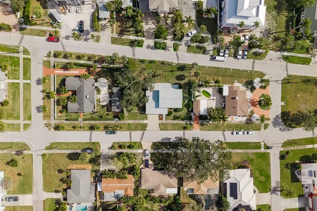 $1,175,000 | 829 Narcissus Avenue, Clearwater Beach, FL 33767