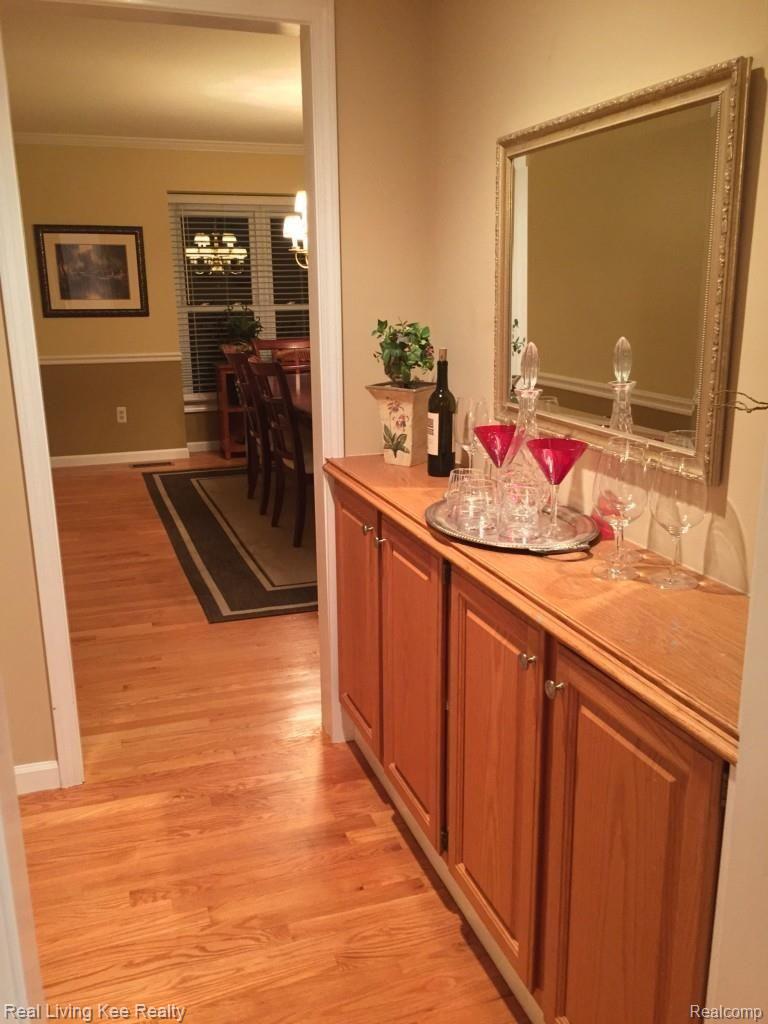 1181 Cobridge Court Rochester, MI 48306 - Photo 23 of 48 19.jpg