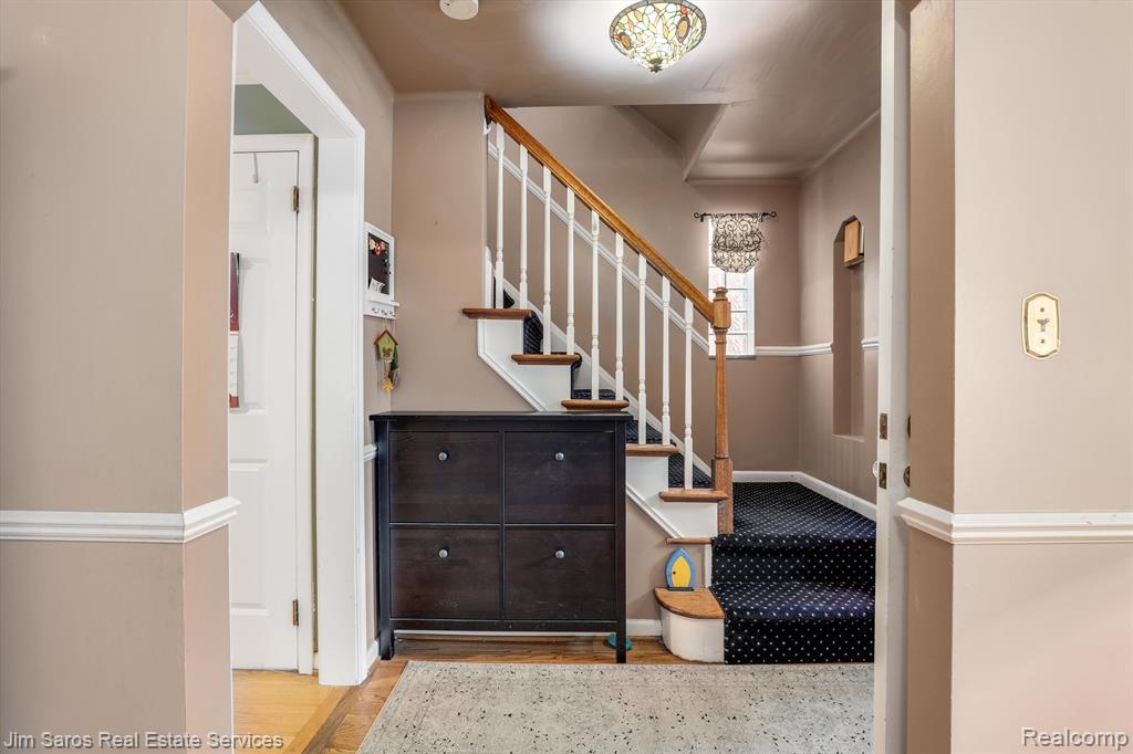 1838 Prestwick Road Grosse Pointe Woods, MI 48236 - Photo 3 of 26