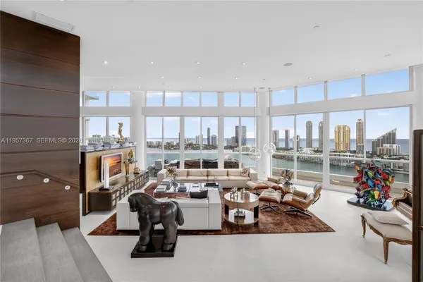 $5,995,000 | 2600 East Island Boulevard, Unit PH1, Aventura, FL 33160