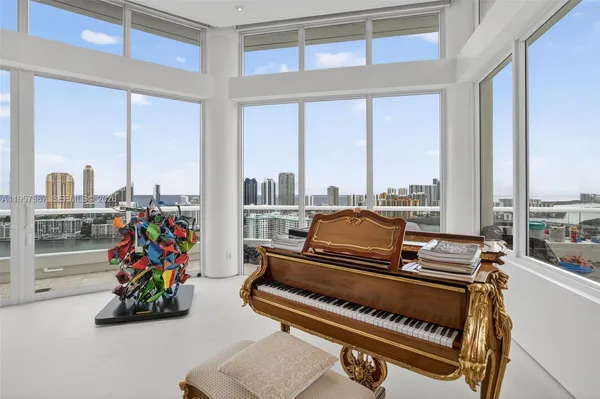 $5,995,000 | 2600 East Island Boulevard, Unit PH1, Aventura, FL 33160