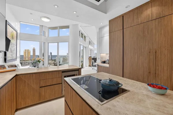 $5,995,000 | 2600 East Island Boulevard, Unit PH1, Aventura, FL 33160