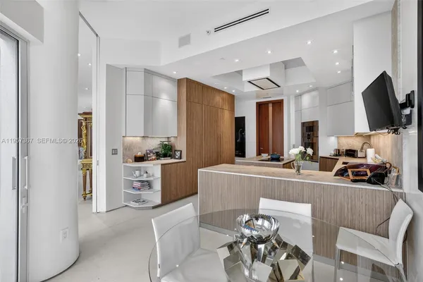 $5,995,000 | 2600 East Island Boulevard, Unit PH1, Aventura, FL 33160