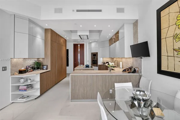 $5,995,000 | 2600 East Island Boulevard, Unit PH1, Aventura, FL 33160