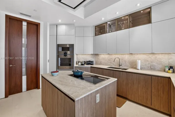$5,995,000 | 2600 East Island Boulevard, Unit PH1, Aventura, FL 33160