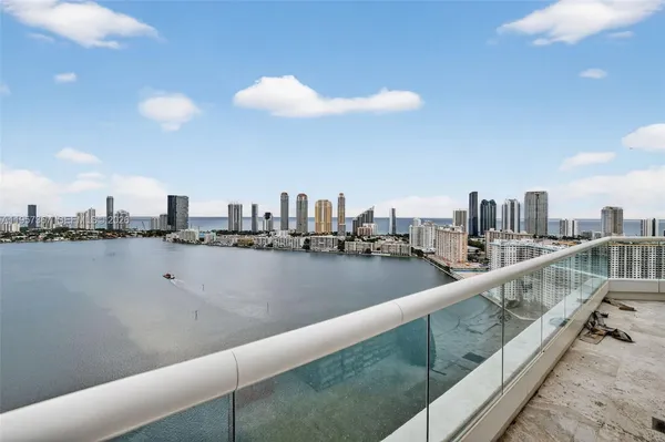 $5,995,000 | 2600 East Island Boulevard, Unit PH1, Aventura, FL 33160