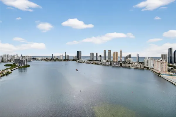 $5,995,000 | 2600 East Island Boulevard, Unit PH1, Aventura, FL 33160