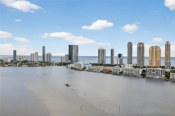 $5,995,000 | 2600 East Island Boulevard, Unit PH1, Aventura, FL 33160