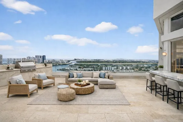 $5,995,000 | 2600 East Island Boulevard, Unit PH1, Aventura, FL 33160