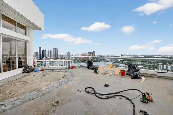 $5,995,000 | 2600 East Island Boulevard, Unit PH1, Aventura, FL 33160