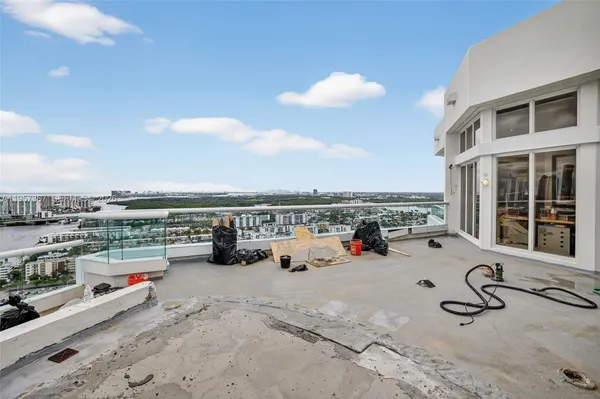 $5,995,000 | 2600 East Island Boulevard, Unit PH1, Aventura, FL 33160