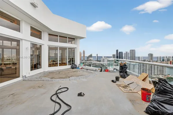 $5,995,000 | 2600 East Island Boulevard, Unit PH1, Aventura, FL 33160