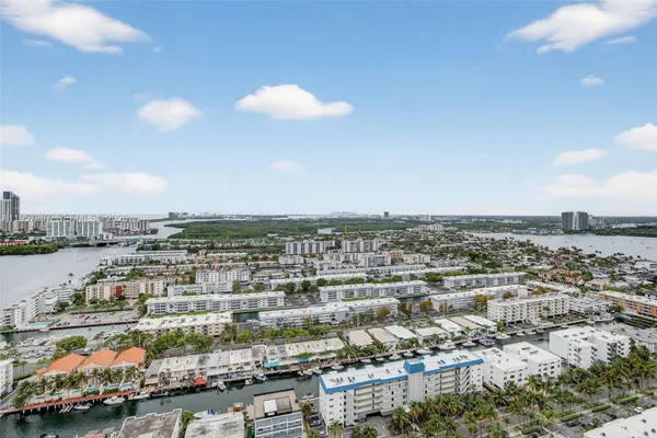 $5,995,000 | 2600 East Island Boulevard, Unit PH1, Aventura, FL 33160