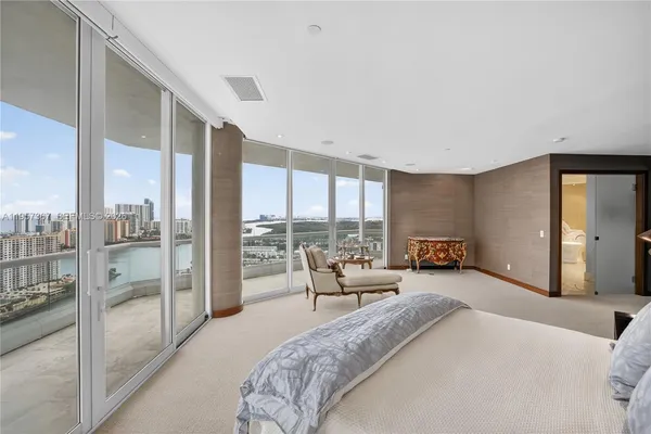 $5,995,000 | 2600 East Island Boulevard, Unit PH1, Aventura, FL 33160
