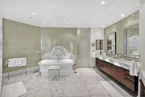 $5,995,000 | 2600 East Island Boulevard, Unit PH1, Aventura, FL 33160