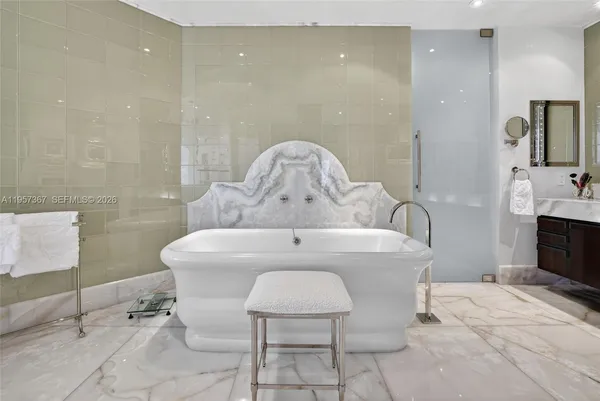 $5,995,000 | 2600 East Island Boulevard, Unit PH1, Aventura, FL 33160
