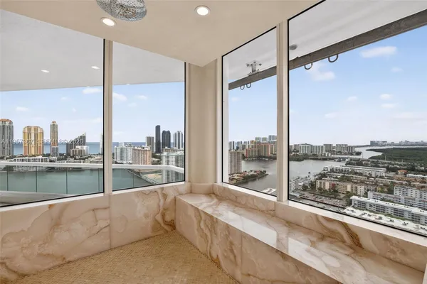 $5,995,000 | 2600 East Island Boulevard, Unit PH1, Aventura, FL 33160