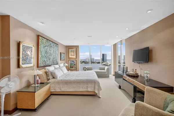 $5,995,000 | 2600 East Island Boulevard, Unit PH1, Aventura, FL 33160