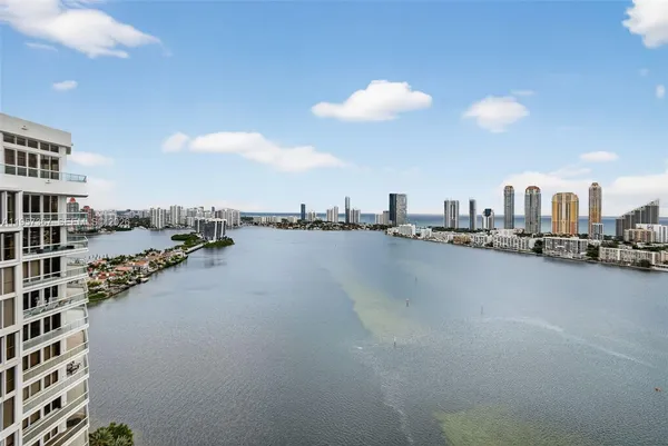 $5,995,000 | 2600 East Island Boulevard, Unit PH1, Aventura, FL 33160