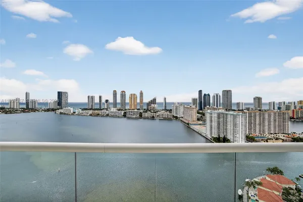 $5,995,000 | 2600 East Island Boulevard, Unit PH1, Aventura, FL 33160
