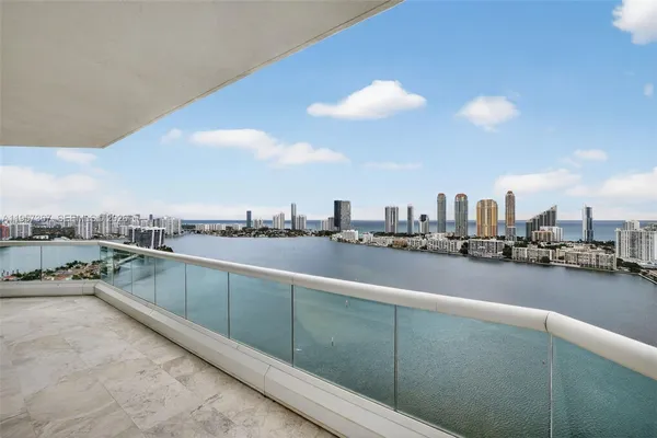 $5,995,000 | 2600 East Island Boulevard, Unit PH1, Aventura, FL 33160