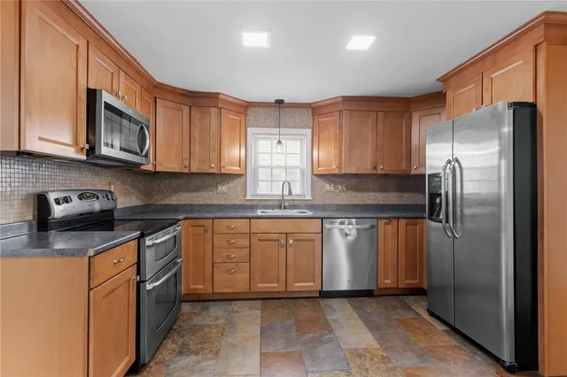 $499,000 | 21 Donnelly Street, East Providence, RI 02914