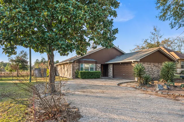 $269,000 | 416 Rolling Hills Drive West, Conroe, TX 77304