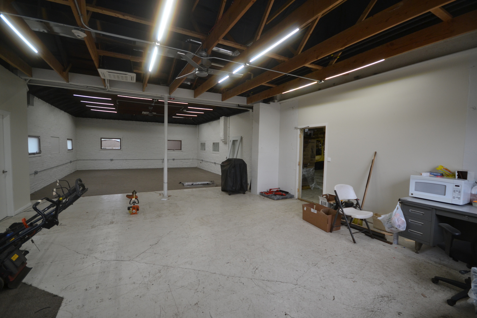 13N055 Coombs Road Elgin, IL 60124 - Photo 10 of 34 a view of a room with gym equipment