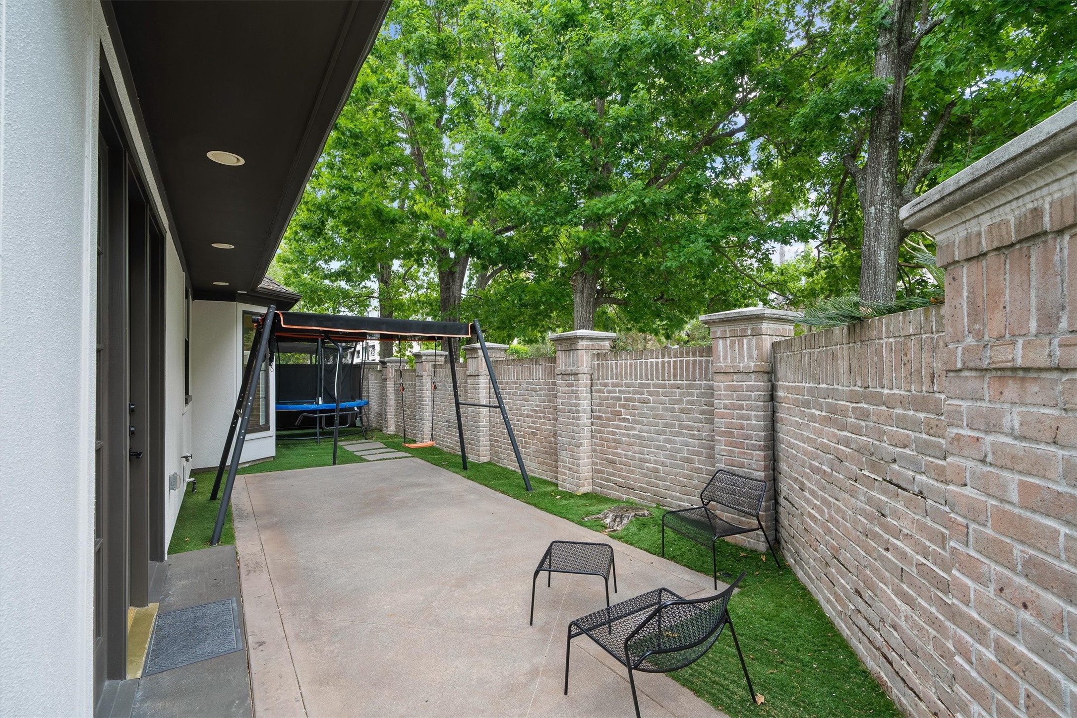 2 Pinewold Court Houston, TX 77056 - Photo 27 of 50