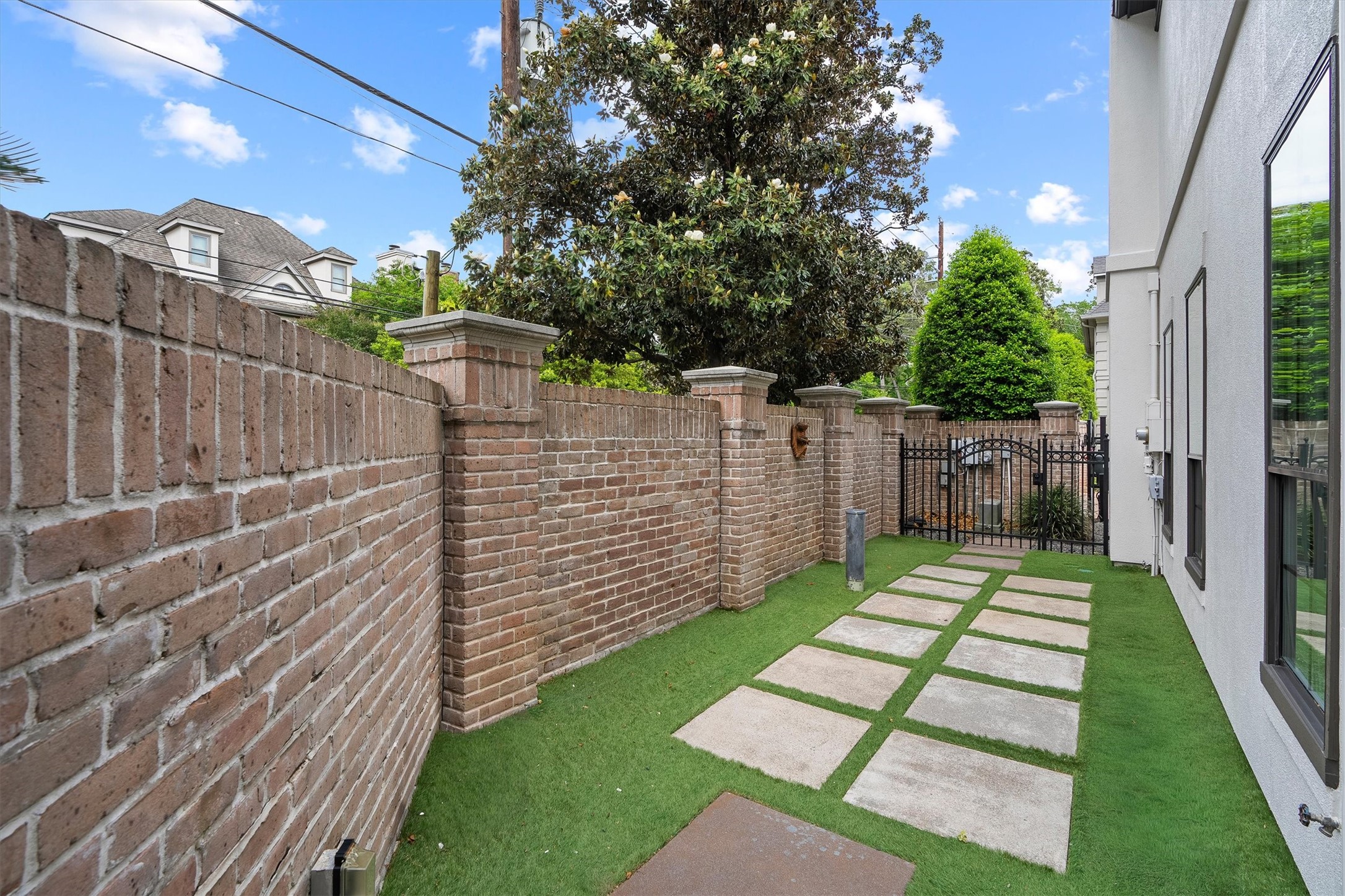 2 Pinewold Court Houston, TX 77056 - Photo 28 of 50