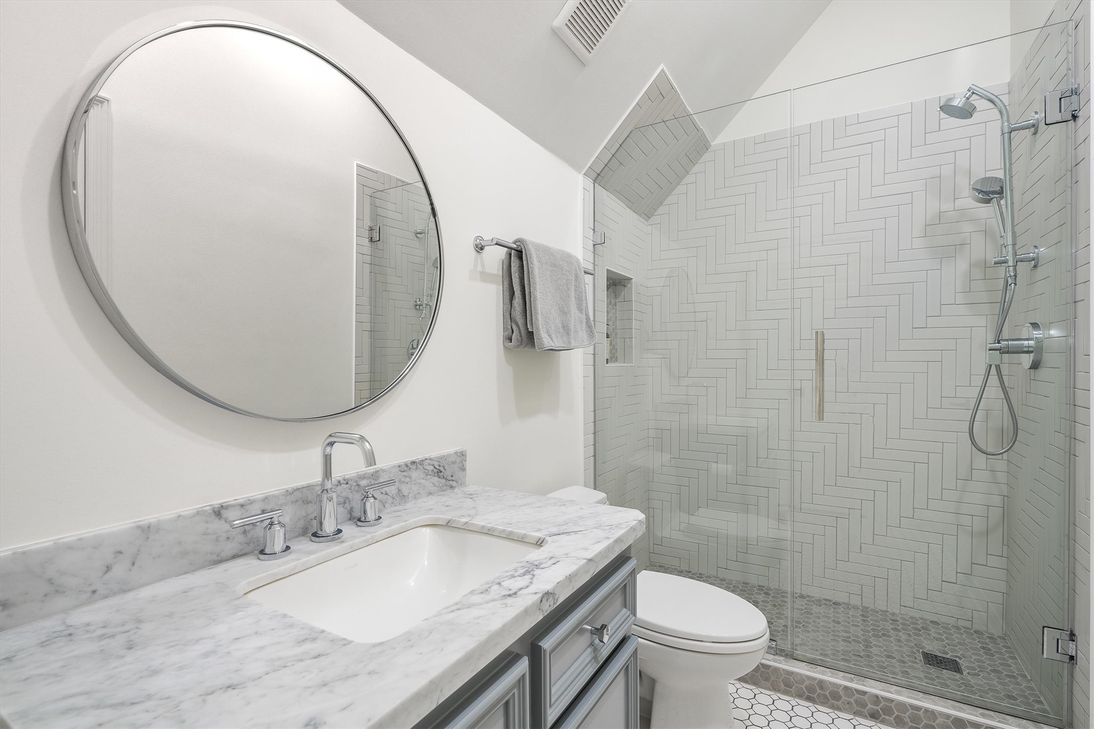 2 Pinewold Court Houston, TX 77056 - Photo 45 of 50 Guest bathroom on third floor