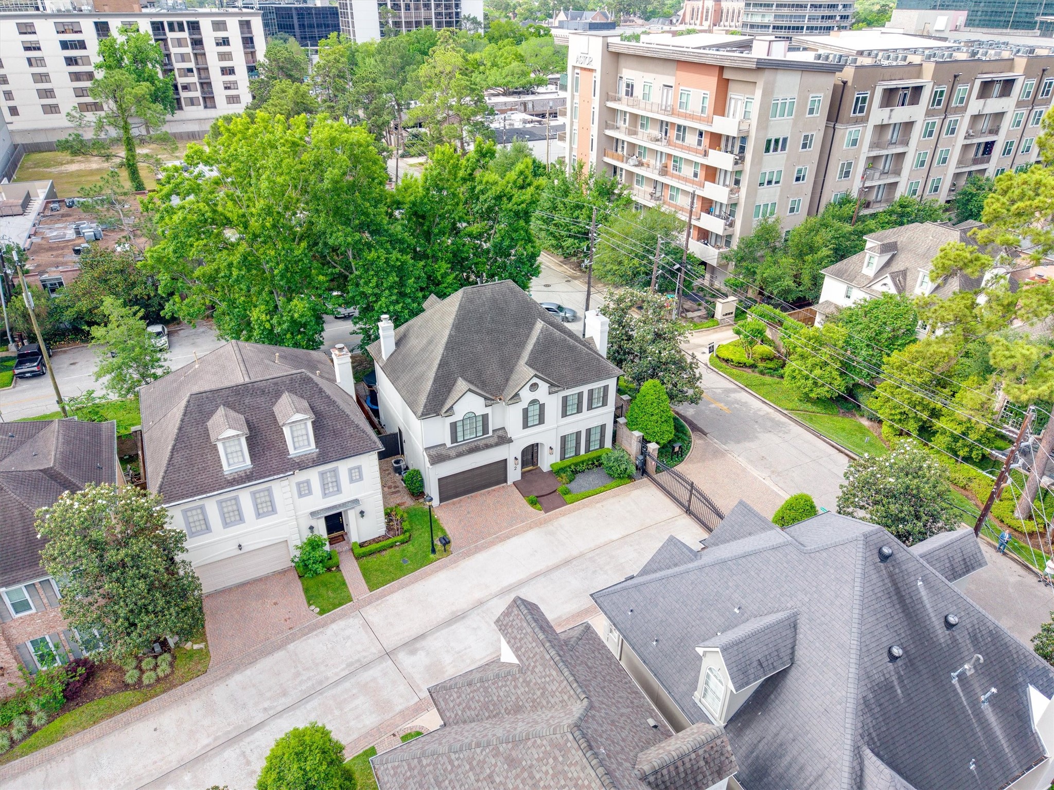 2 Pinewold Court Houston, TX 77056 - Photo 47 of 50