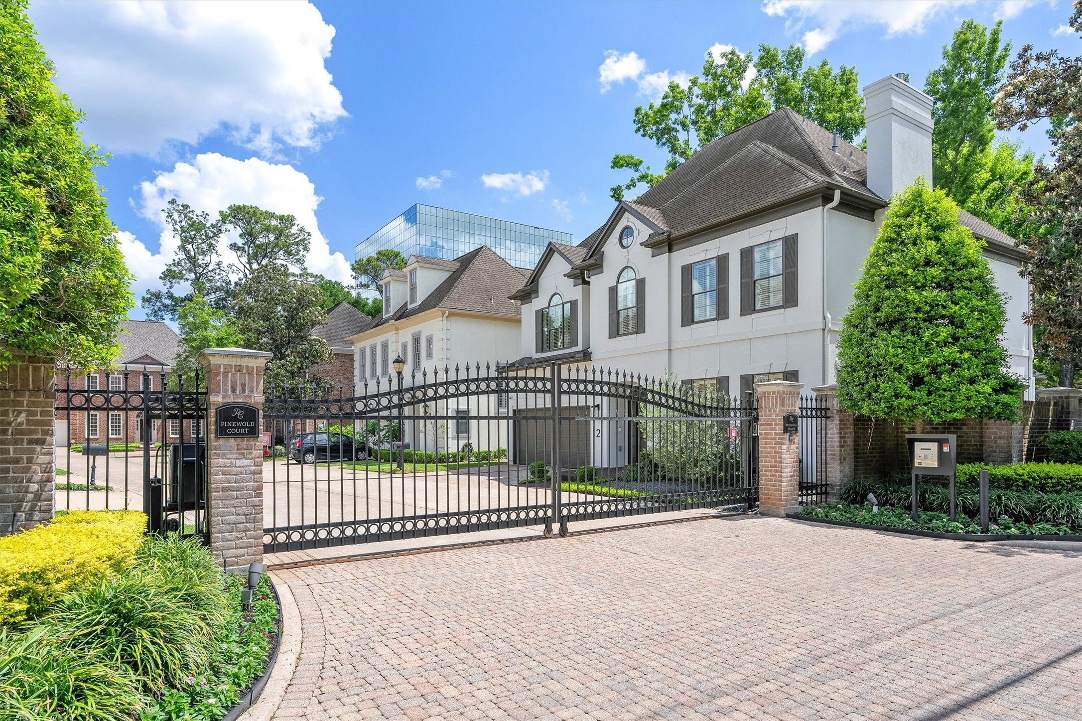 2 Pinewold Court Houston, TX 77056 - Photo 5 of 50 private 9-unit gated enclave in the heart of Tanglewood