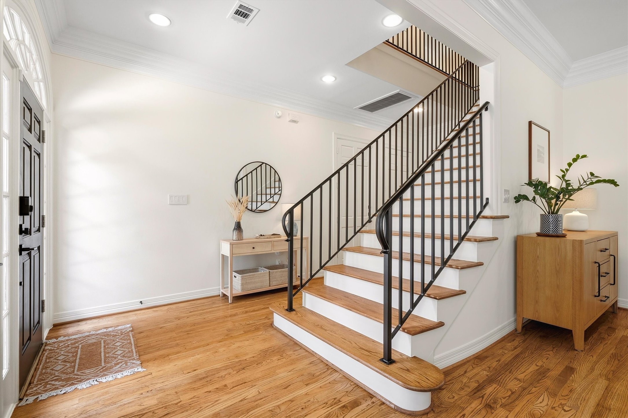2 Pinewold Court Houston, TX 77056 - Photo 6 of 50 Foyer