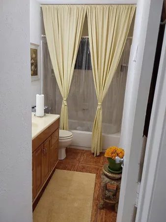 $950 | Undisclosed Address, Lauderdale Lakes, FL 33313