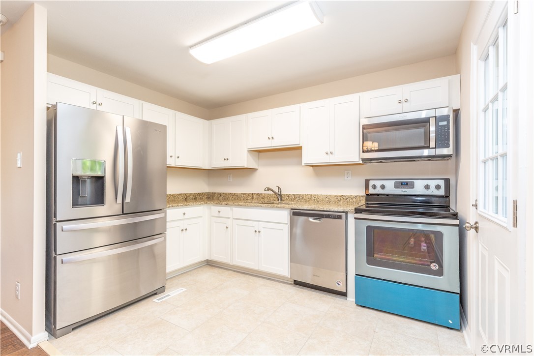 3612 Denison Road Henrico, VA 23231 - Photo 8 of 34 Kitchen is totally loaded! New stainless appliance