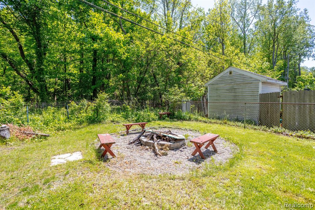 21706 Power Road Farmington Hills, MI 48336 - Photo 8 of 27