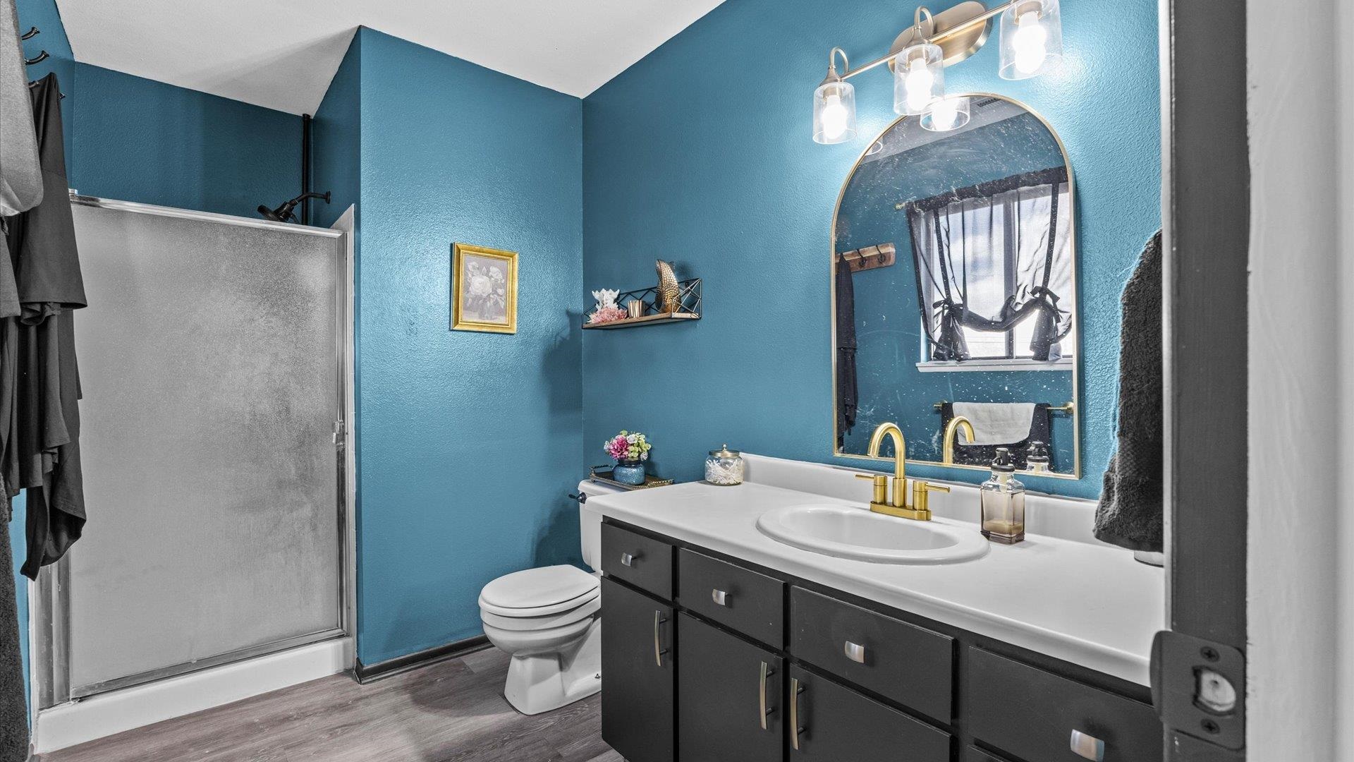 517-28 28 1/2 Road, Unit 4E Grand Junction, CO 81501 - Photo 12 of 15 a bathroom with a toilet a sink and mirror