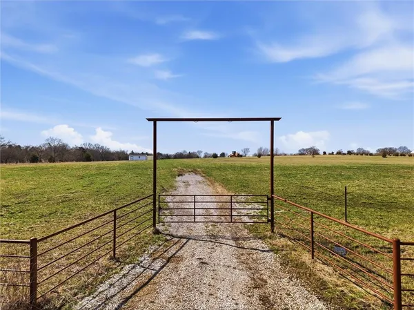 $500,000 | Sunflower Road, Edgerton, KS 66021