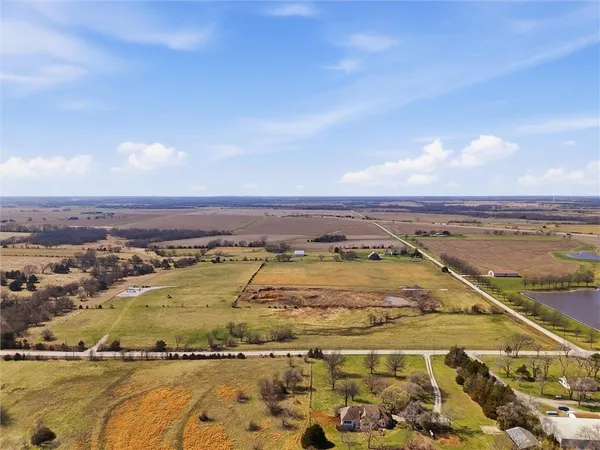 $500,000 | Sunflower Road, Edgerton, KS 66021