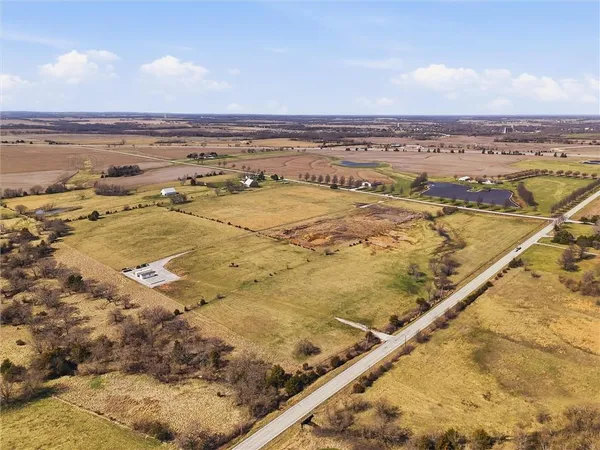 $500,000 | Sunflower Road, Edgerton, KS 66021