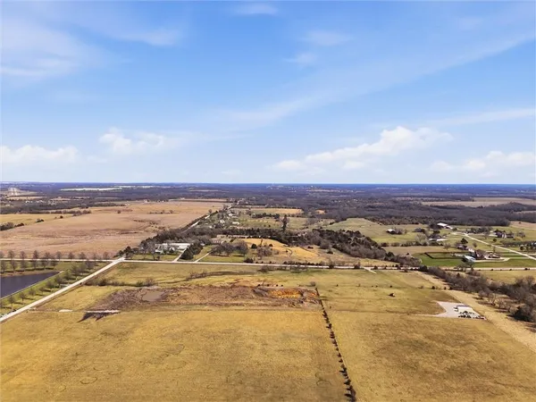 $500,000 | Sunflower Road, Edgerton, KS 66021