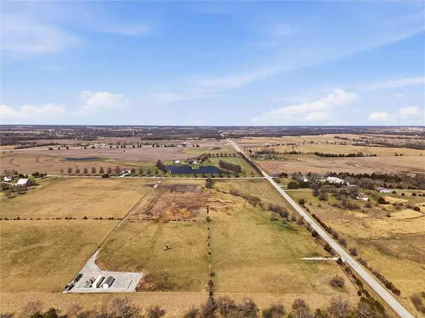 $500,000 | Sunflower Road, Edgerton, KS 66021