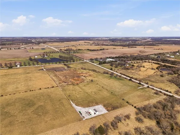 $500,000 | Sunflower Road, Edgerton, KS 66021