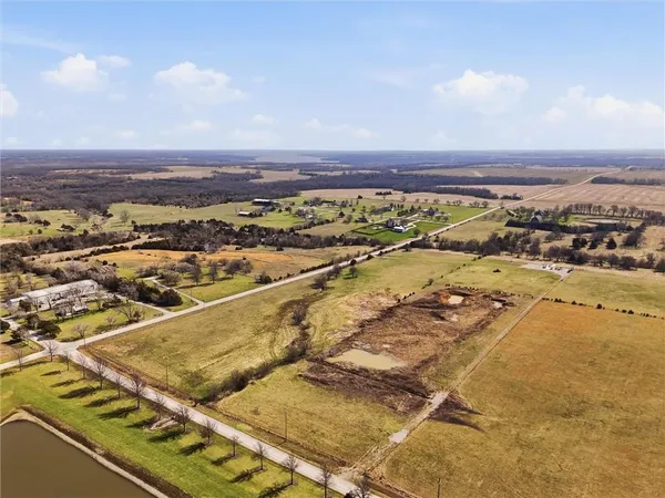 $500,000 | Sunflower Road, Edgerton, KS 66021