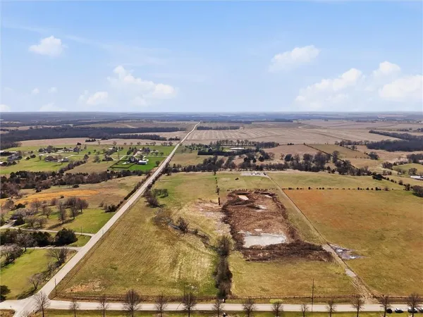 $500,000 | Sunflower Road, Edgerton, KS 66021