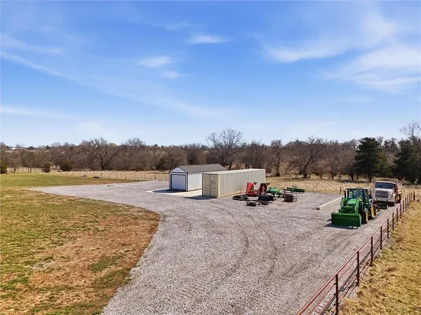 $500,000 | Sunflower Road, Edgerton, KS 66021