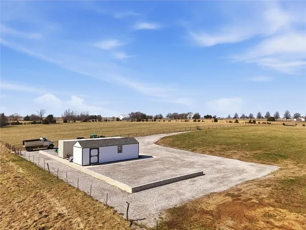 $500,000 | Sunflower Road, Edgerton, KS 66021